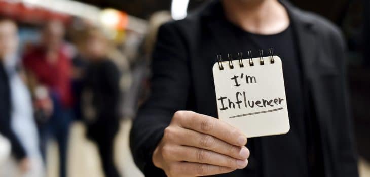cara influencer mendapatkan uang di internet