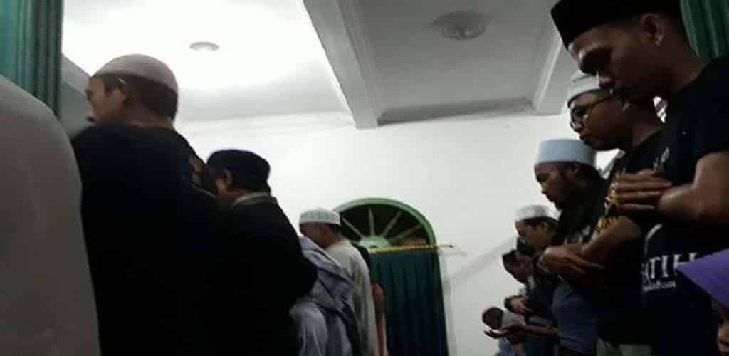 ecara berjamaah ataupun sendirian dan dapat dilaksanakan di masjid, mushala ataupun di rumah saja. Berikut adalah beberapa penjelasan tentang keutamaan dari Sholat Tarawih berjamaah.