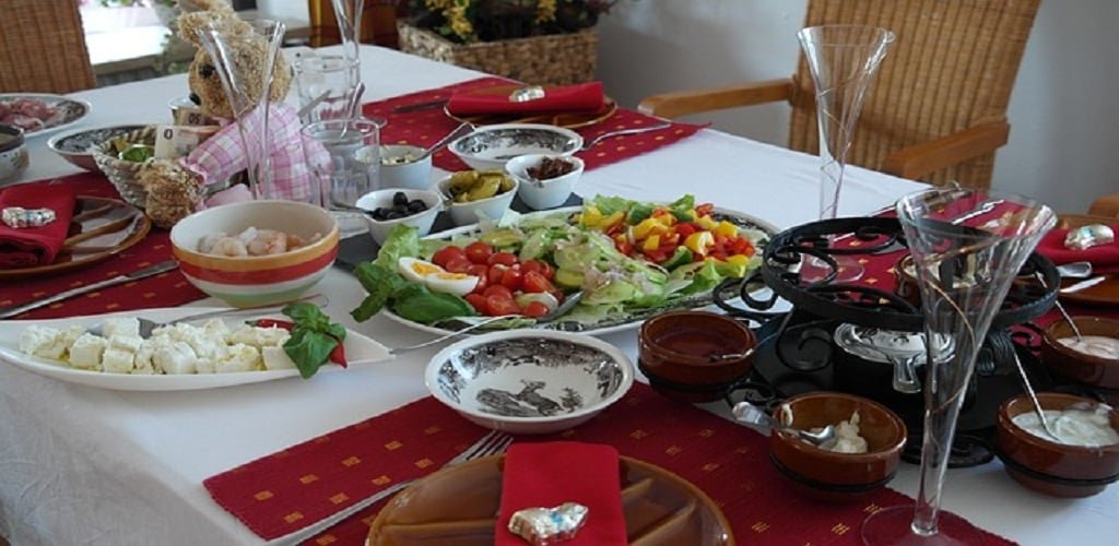 persiapan menyambut lebaran di rumah