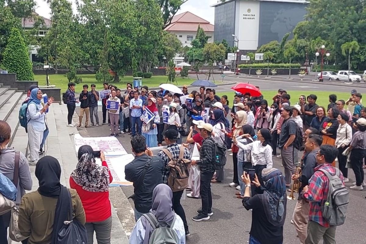 Nasib Dosen PTN di Indonesia: Gaji Kecil