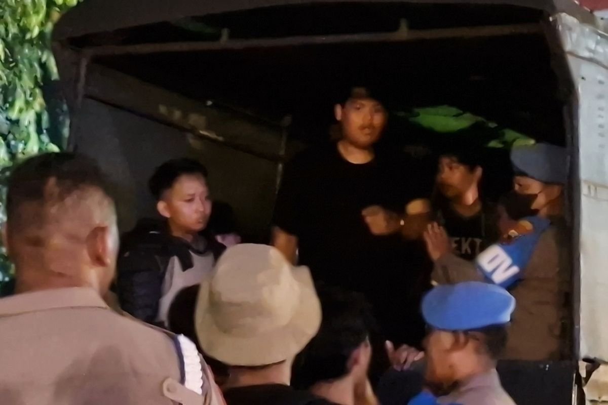 Peserta Aksi May Day Semarang Diduga Dijebak dengan Mobil Ambulans