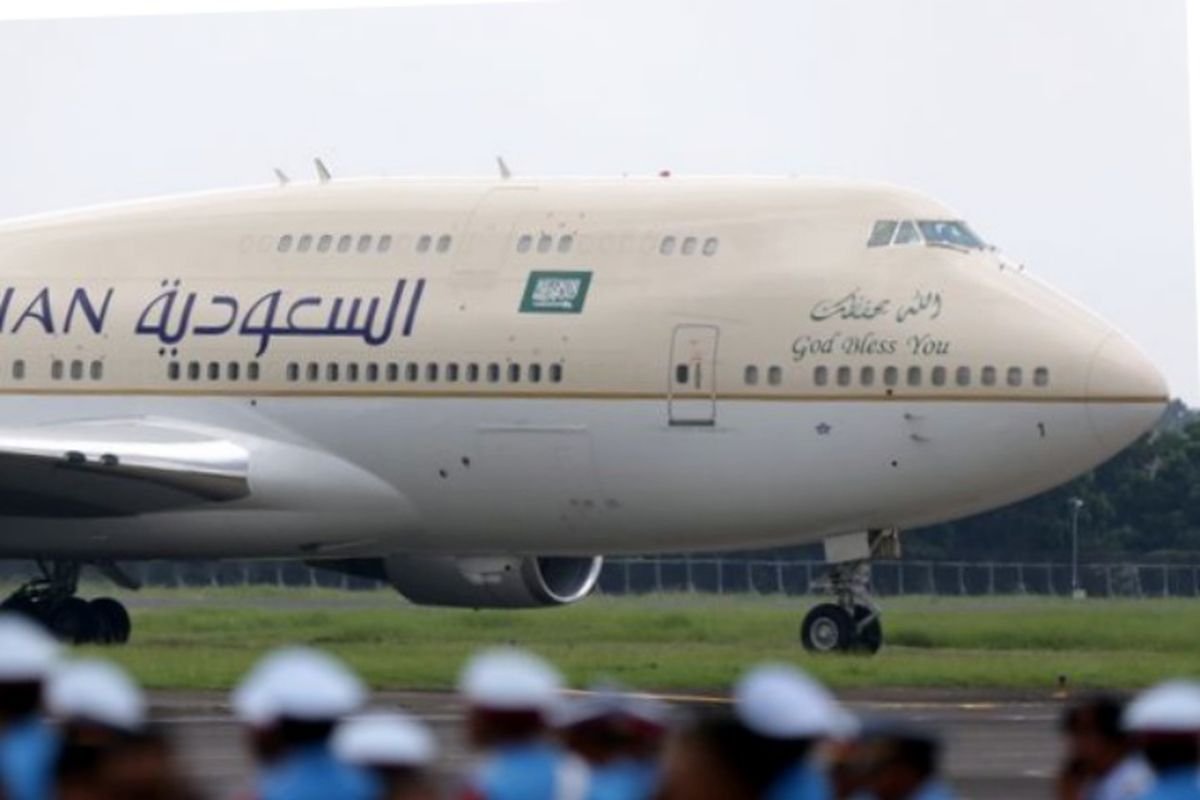 Cerita Awal Tulisan "God Bless You" di Pesawat Sipil dan Militer Arab Saudi