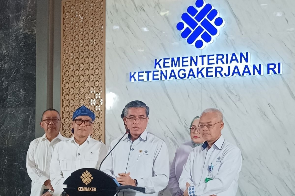 Pemerintah Larang Perusahaan Tahan Ijazah Karyawan