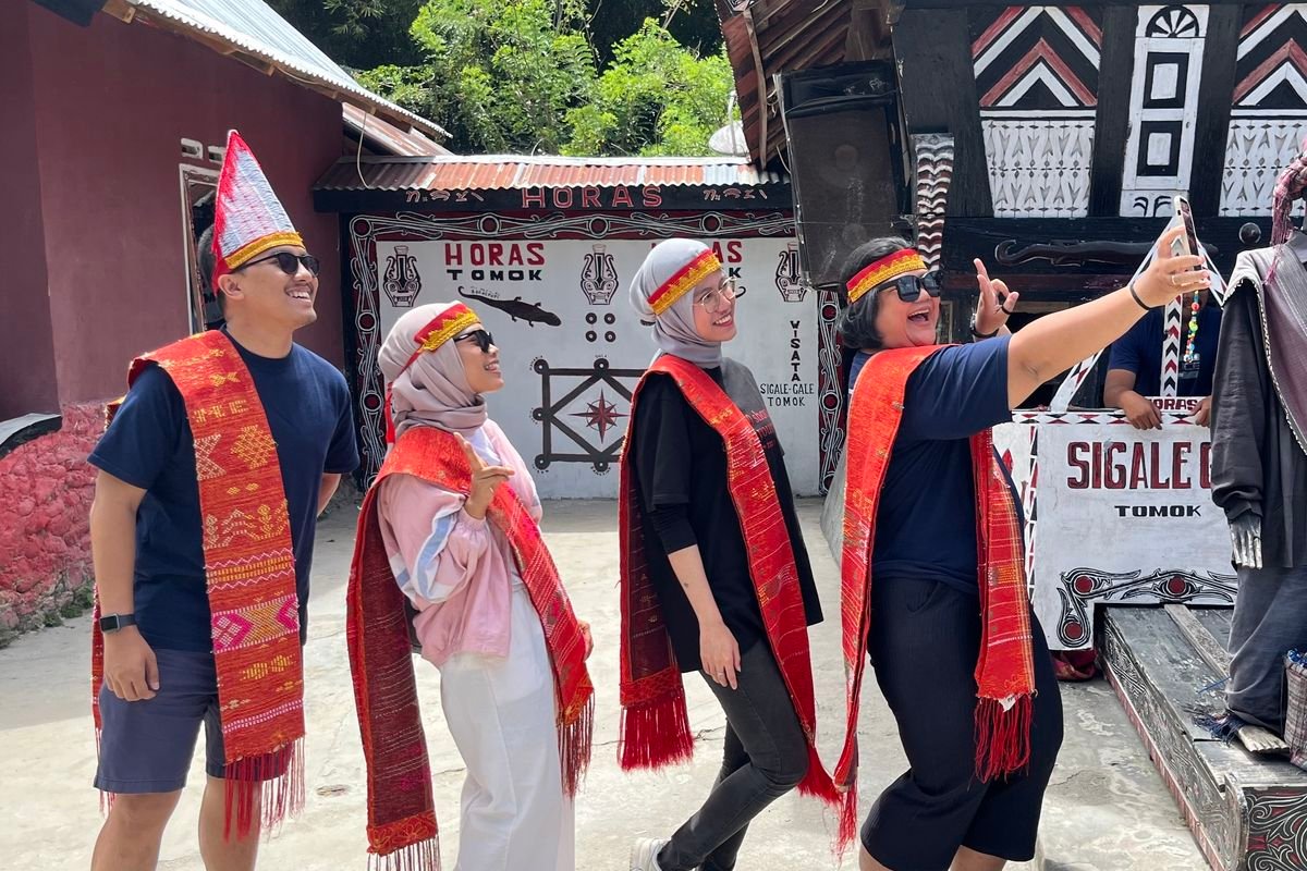 Cara Menari Tor-tor di Sigale-Gale Samosir Tomok