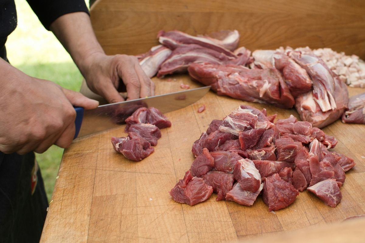 Dokter Ingatkan Porsi Aman Konsumsi Daging Kurban untuk Cegah Risiko Kesehatan