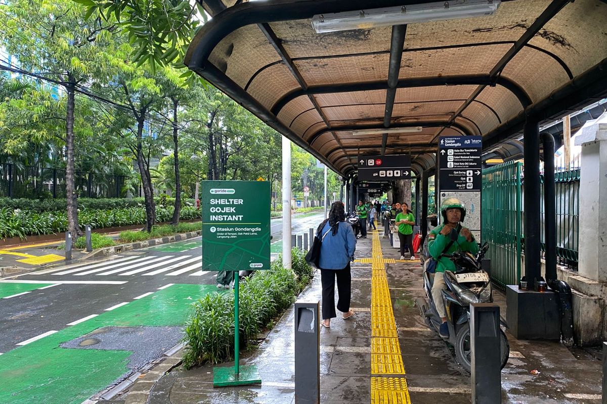 Kerja Keras Salam Pengemudi Ojol