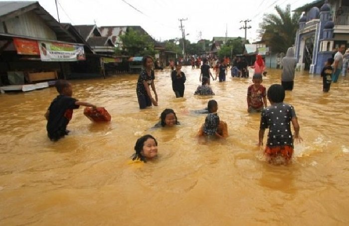 Bahaya Bermain di Air Banjir