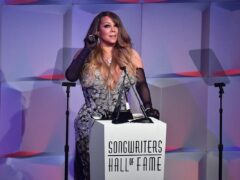 5 Outfit Mariah Carey untuk Inspirasi