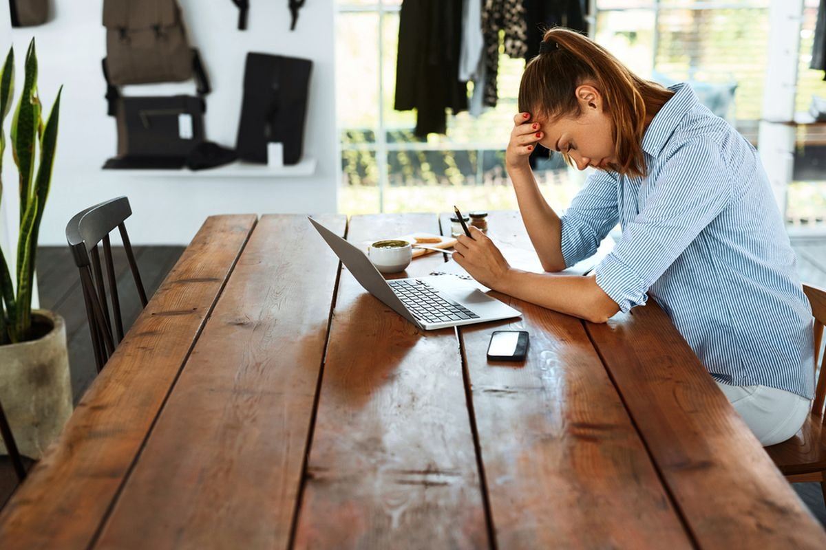 5 Cara Mendukung Teman yang Sedang Burnout