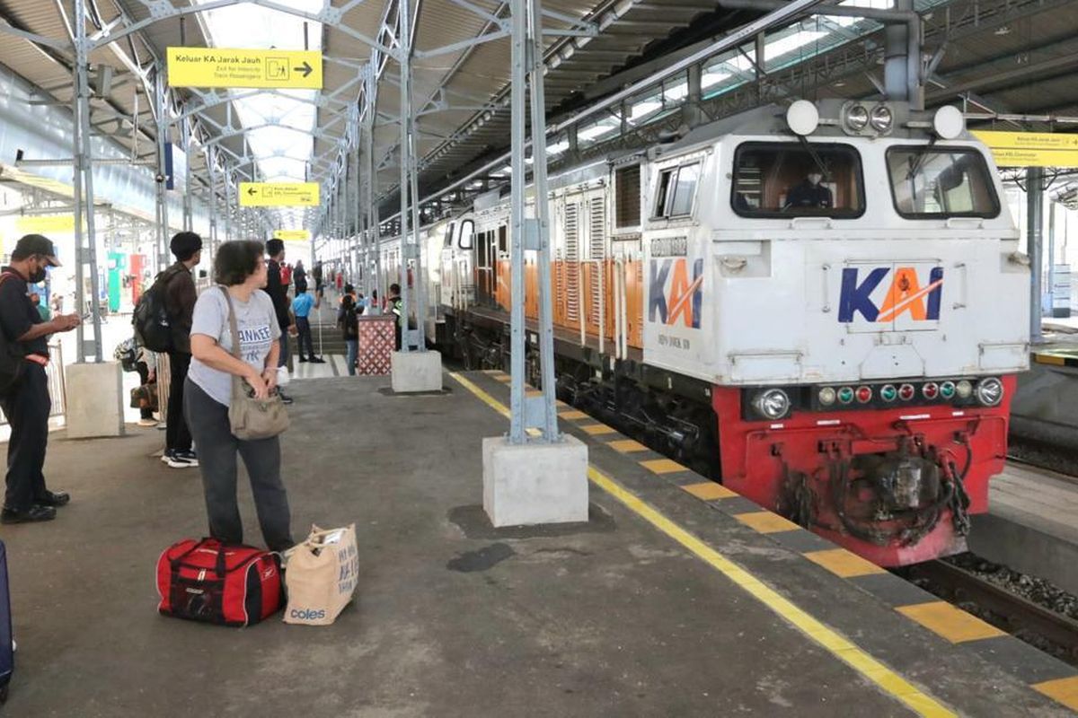 Daftar Barang Tertinggal di Kereta Api: Ada Ponsel