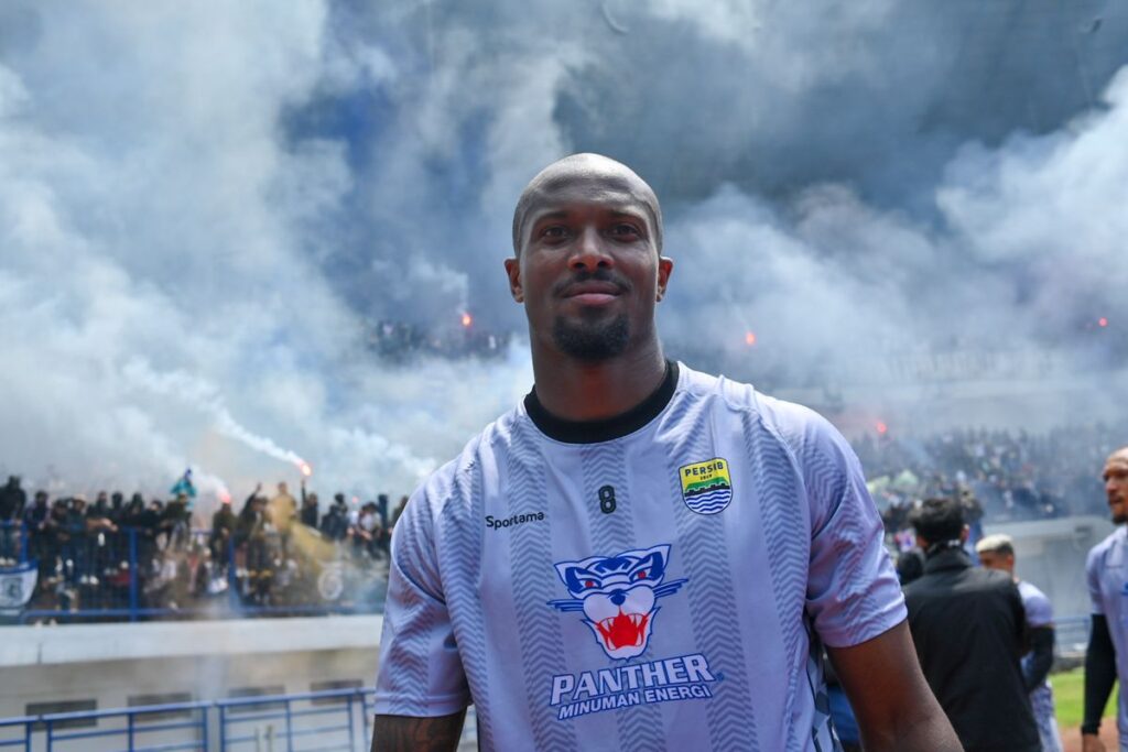 Persib Cuci Gudang