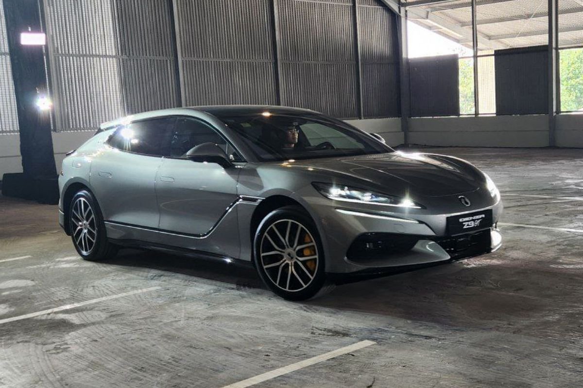 Denza Z9 GT Unjuk Gigi di Diler Pluit