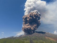 Gunung Etna Meletus