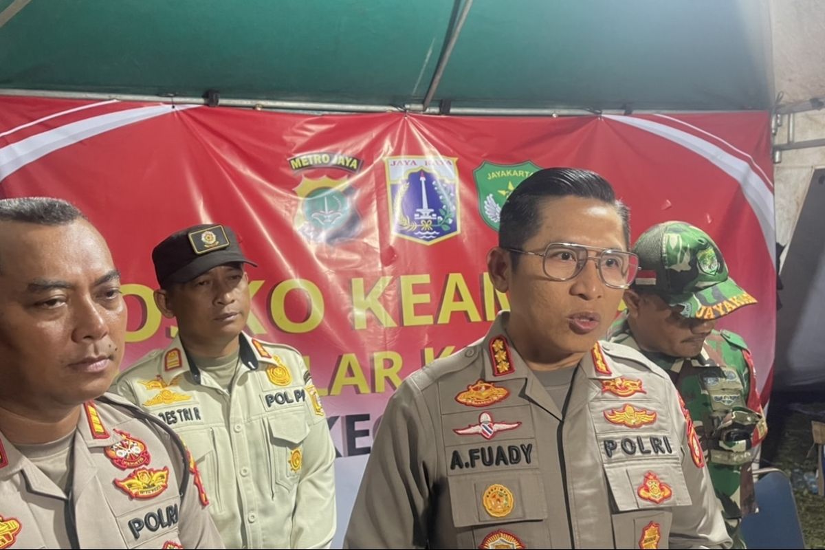 Polda Metro Jaya Turunkan Dapur Umum Lapangan untuk Korban Kebakaran Penjaringan