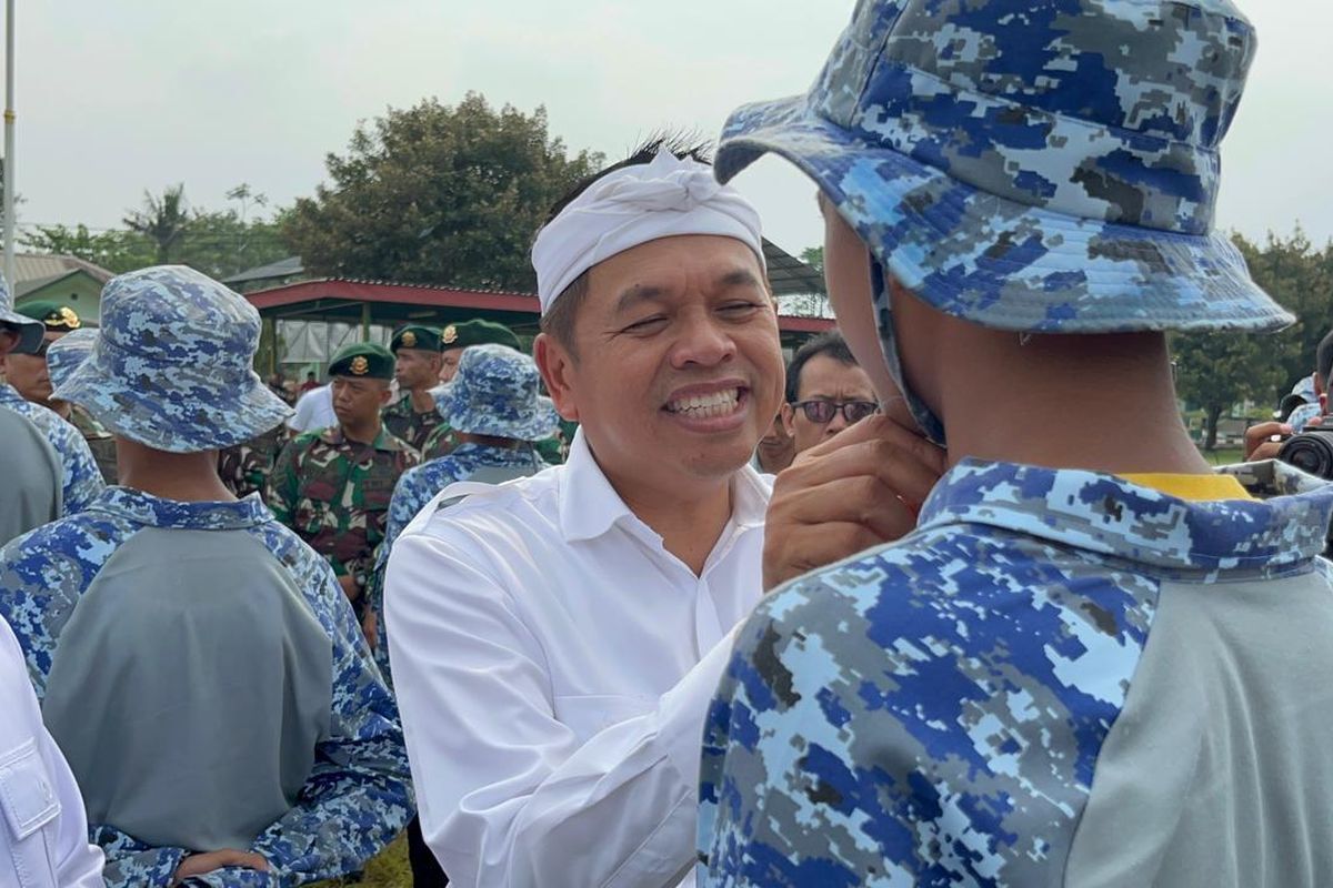 Siswa Menangis Saat Keluar Barak