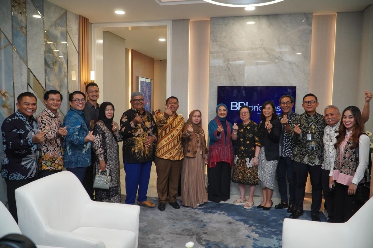 Resmikan Sentra Layanan Prioritas di Cirebon