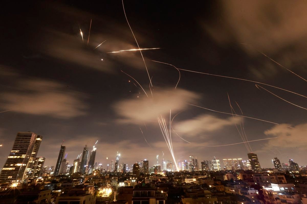 Daftar Negara yang Keluarkan Peringatan Perjalanan ke Iran dan Israel