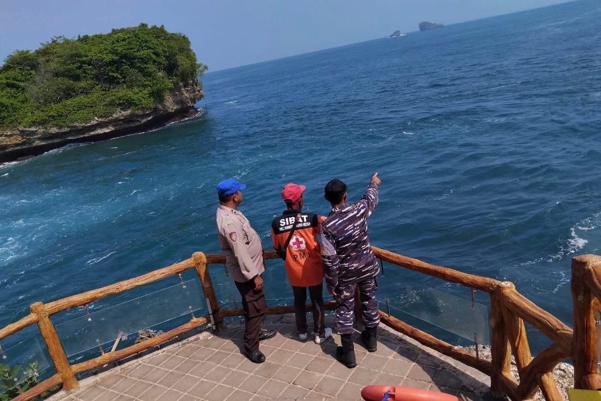 Mahasiswa Polinema Malang Hilang Terseret Arus Laut di Pantai Ungapan