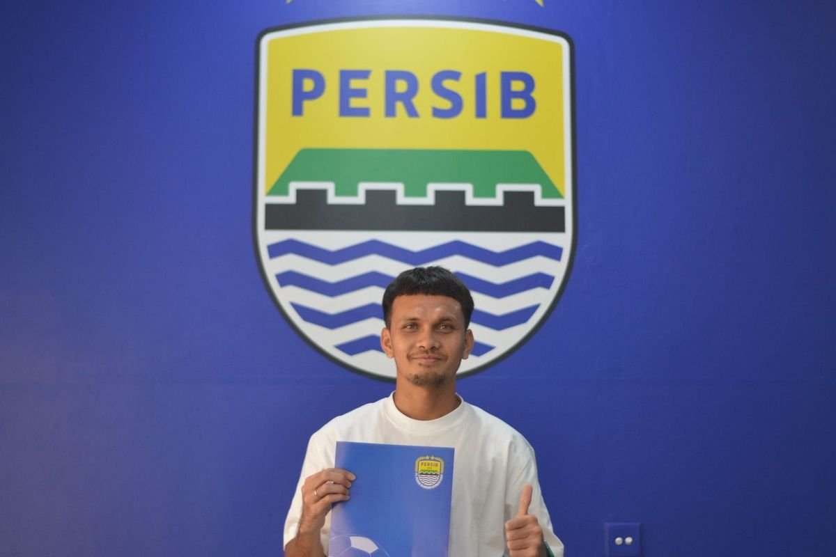 Hamra Hehanussa Resmi Berseragam Persib