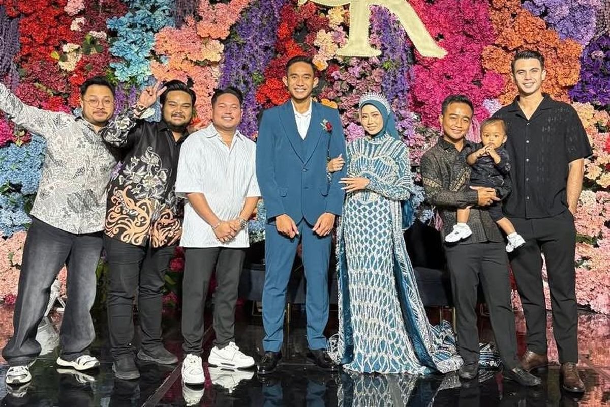 Gaun Pengantin Rizky Ridho-Sendy Karya Desainer Asal Surabaya