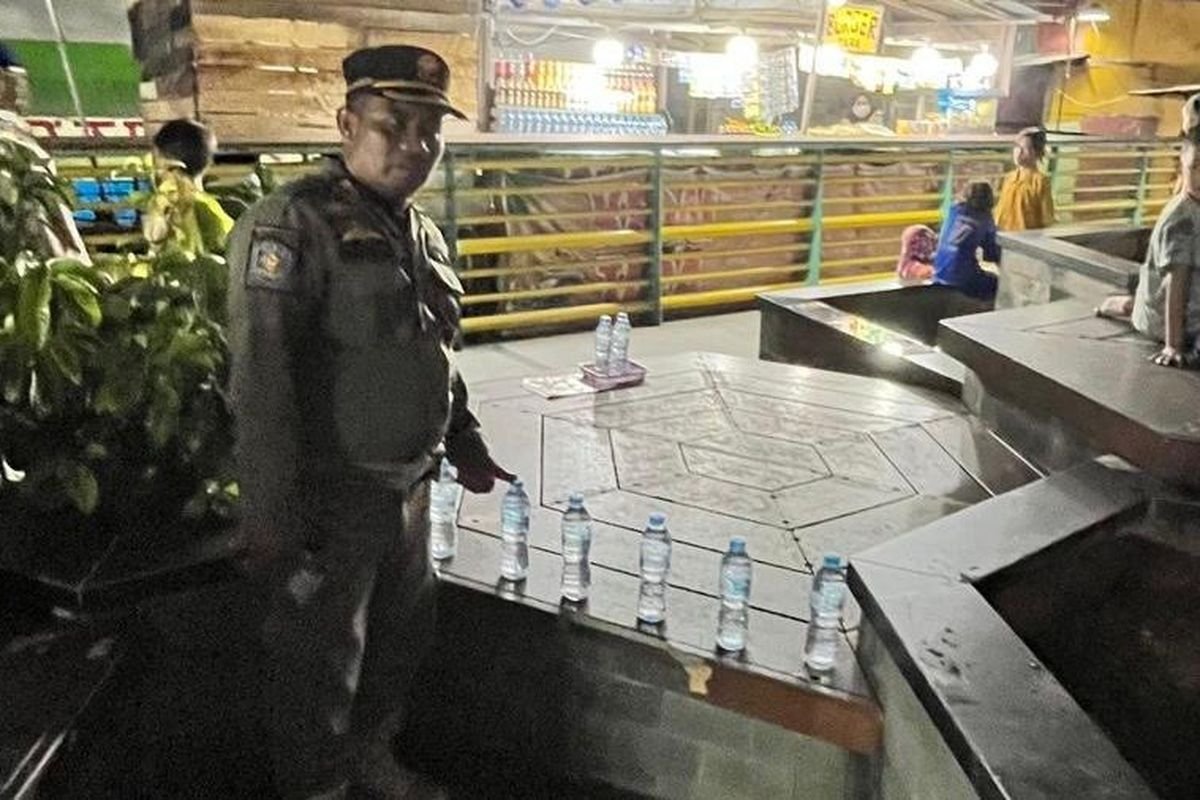 Kursi Publik di Waterfront Kapuas Dikuasai PKL