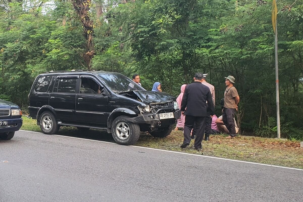 2 mobil dan 3 Motor terlibat Kecelakaan di Jalan Jogja- Wonosari