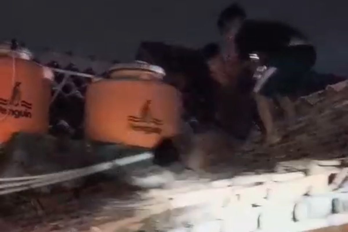Pelaku Pelecehan di Bekasi Kabur ke Atap Rumah