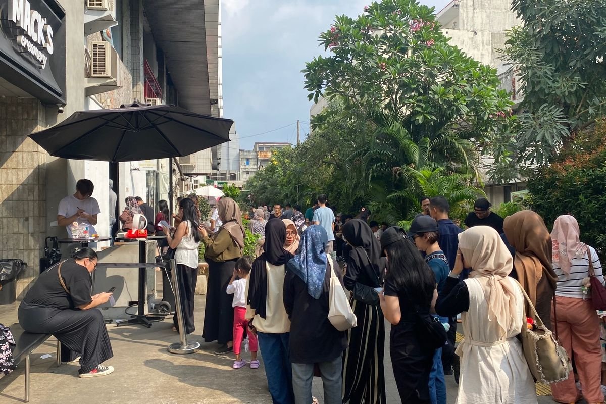 Antrean Kuliner Viral Blok M Didominasi Anak Muda