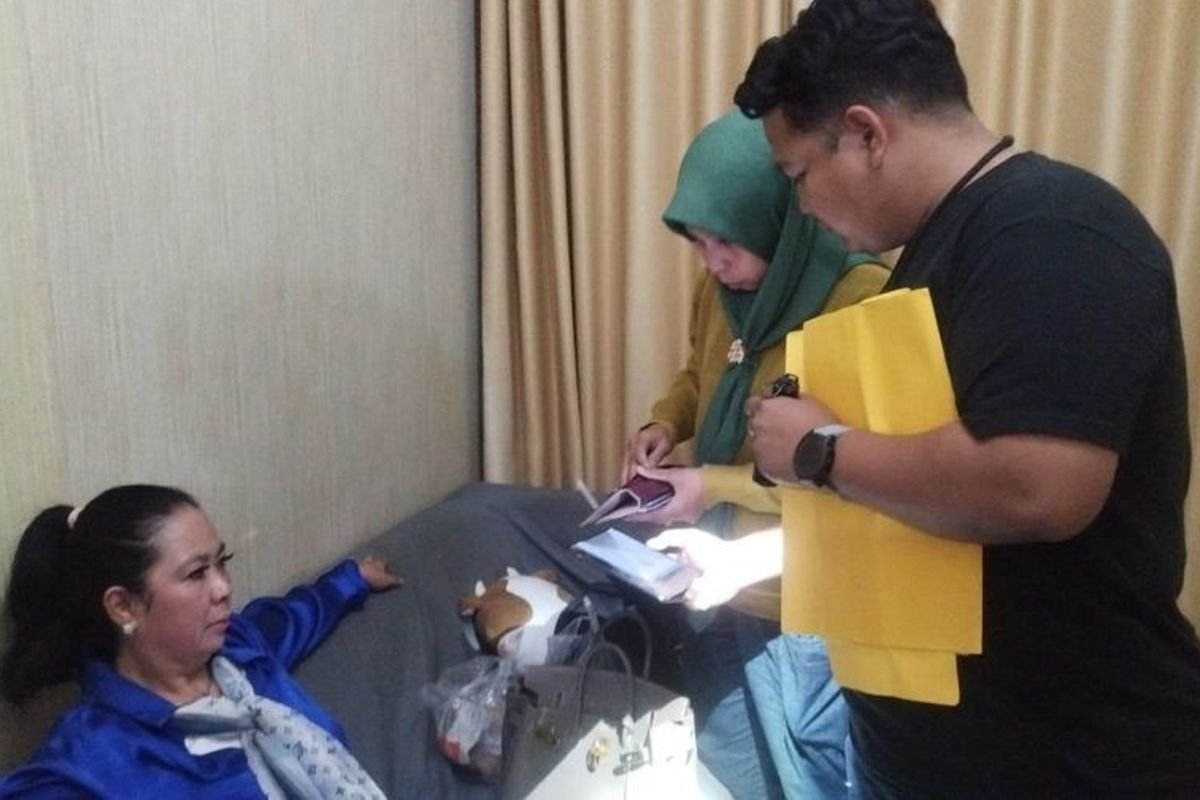 Jejak Tiga Aksi Wanita Pencuri Kalung Berlian Rp 50 Juta di Mal Jakut